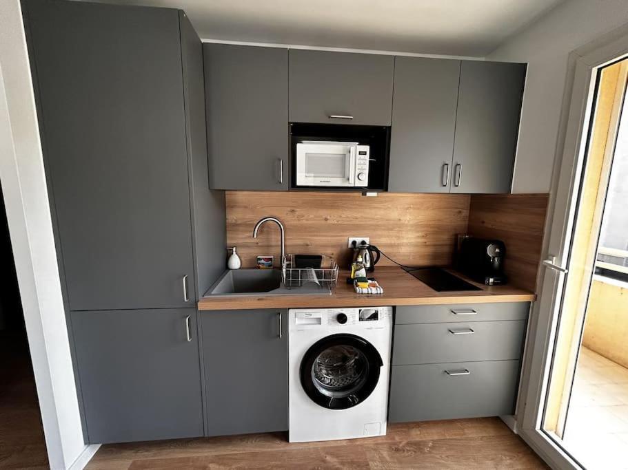Superbe Studio Climatise Avec Terrasse Proche Mer Cagnes-sur-Mer Kültér fotó